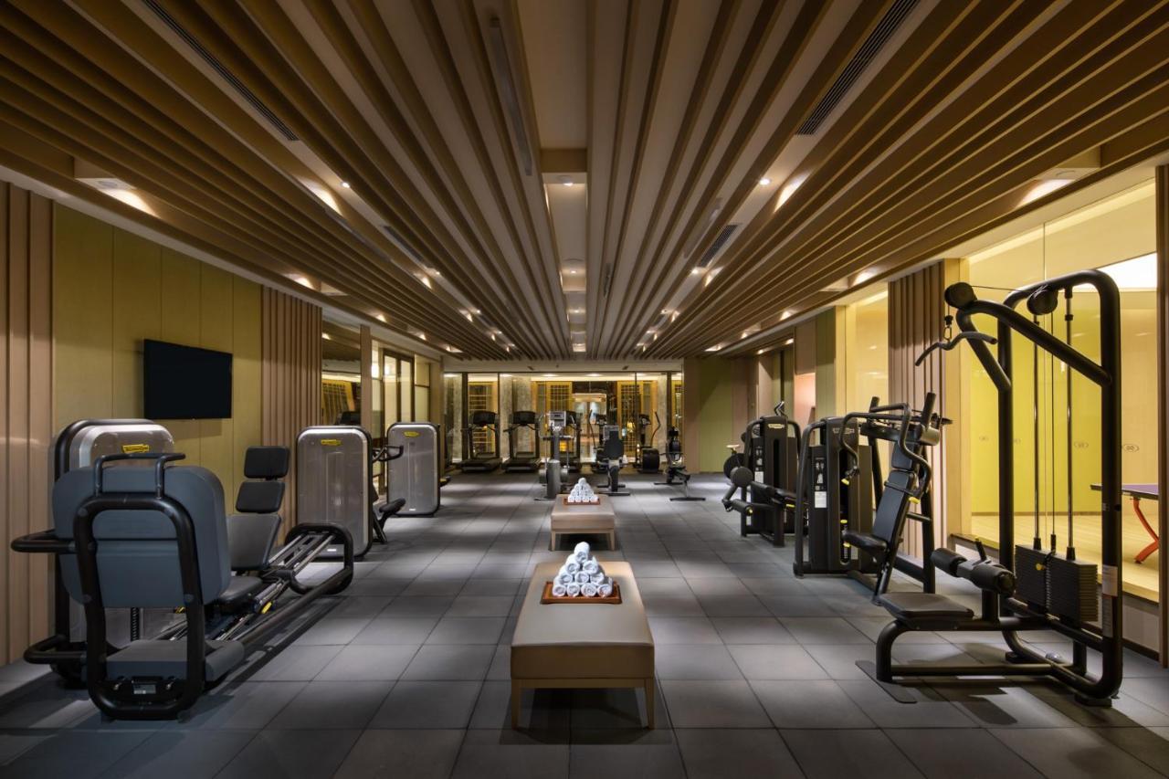 Crowne Plaza Shanghai Nanjing Road By Ihg Extérieur photo The gym at The Landmark
