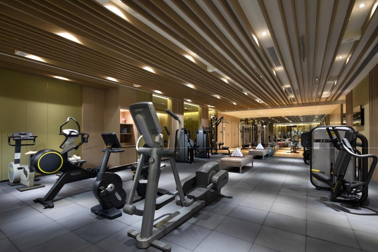 Crowne Plaza Shanghai Nanjing Road By Ihg Extérieur photo The gym at The Landmark