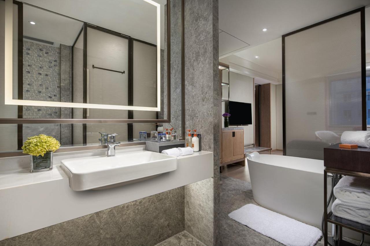 Crowne Plaza Shanghai Nanjing Road By Ihg Extérieur photo Bathroom