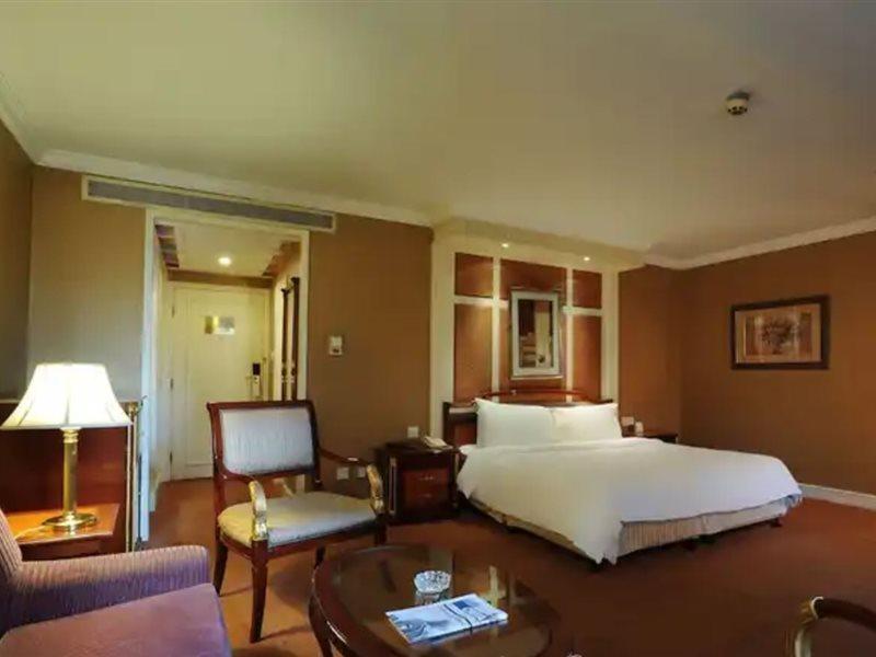 Crowne Plaza Shanghai Nanjing Road By Ihg Extérieur photo A room at the hotel