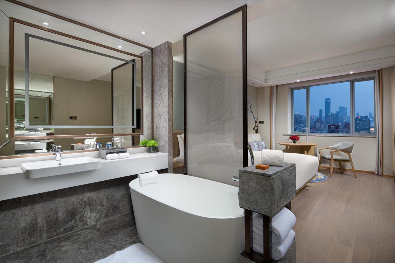Crowne Plaza Shanghai Nanjing Road By Ihg Extérieur photo Deluxe Suite